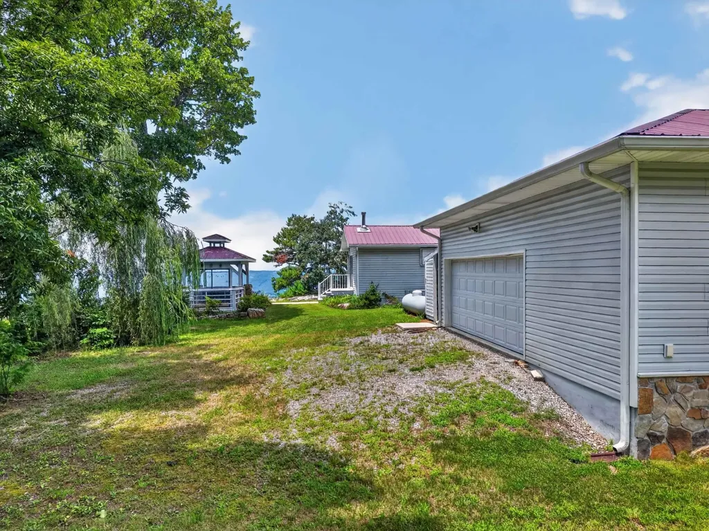 1981 Porch Rock Road Pikeville TN 37367