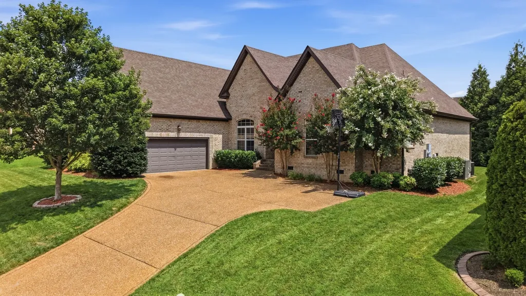 121 Saranac Trail Hendersonville TN 37075