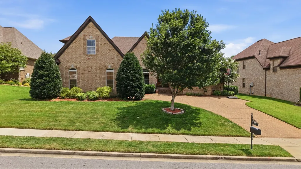 121 Saranac Trail Hendersonville TN 37075