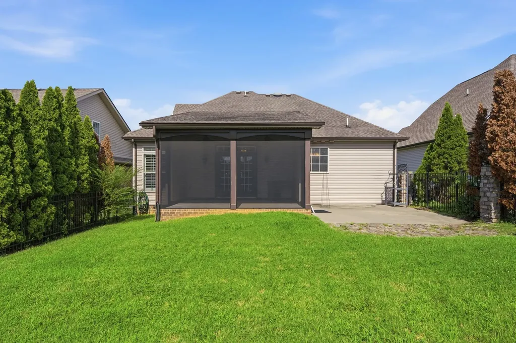 341 Turnberry Circle Clarksville TN 37043