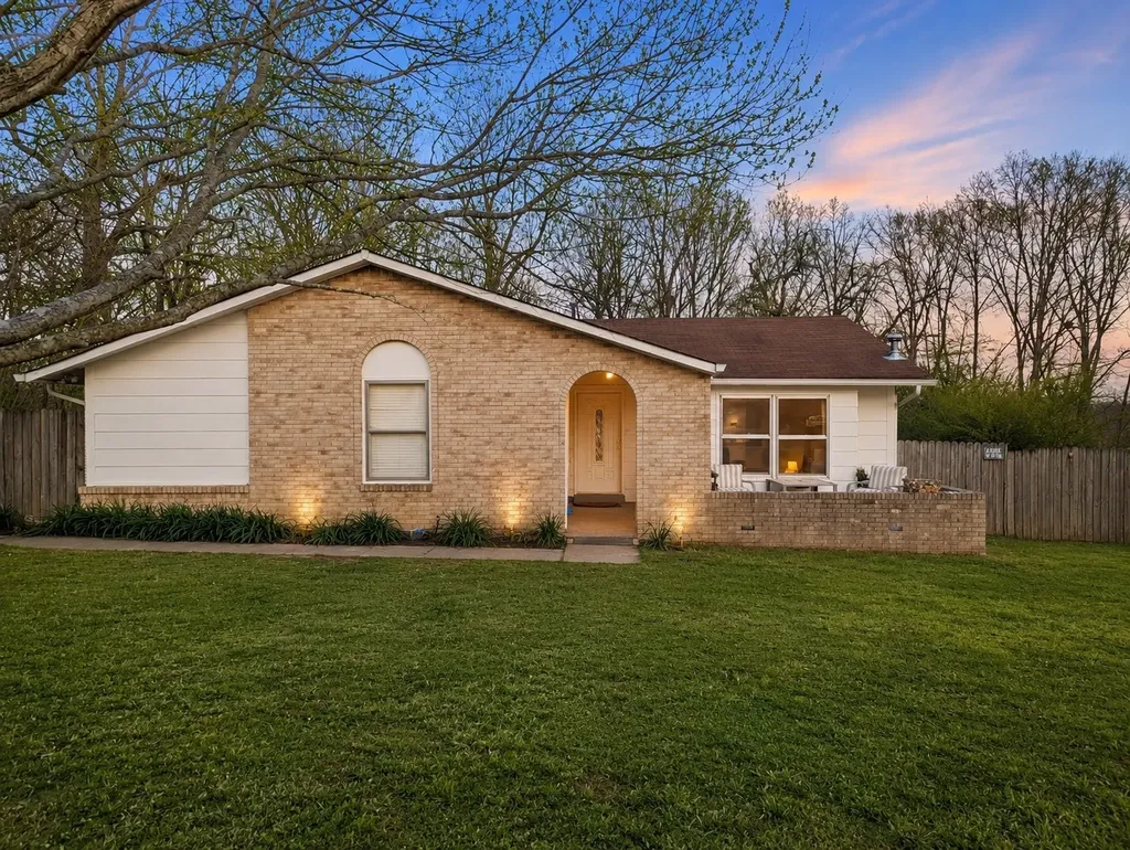128 Robin Hood Road Dickson TN 37055