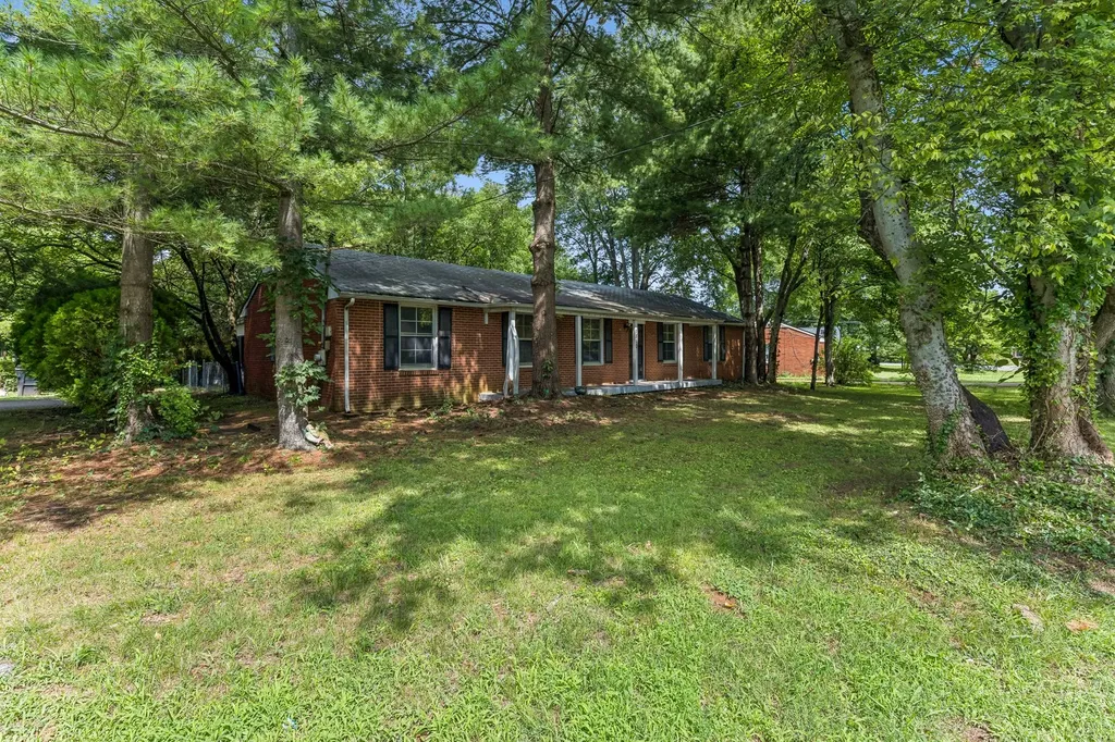 1810 Foxdale Drive Murfreesboro TN 37130