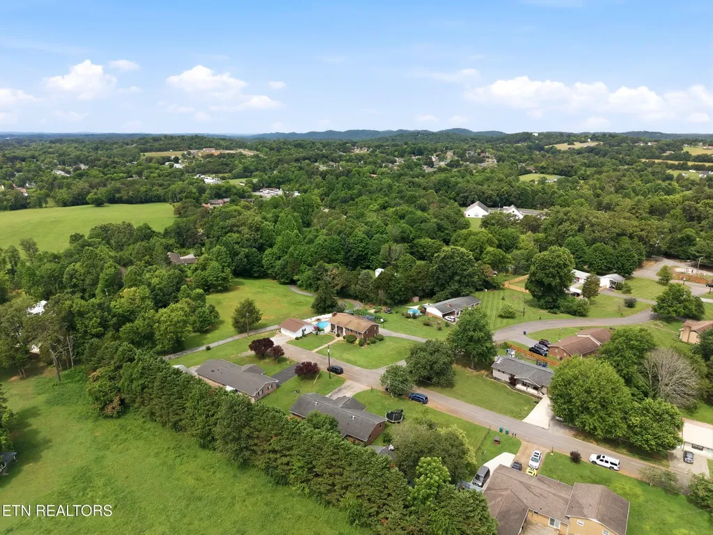 135 Colonial Circle Seymour TN 37865