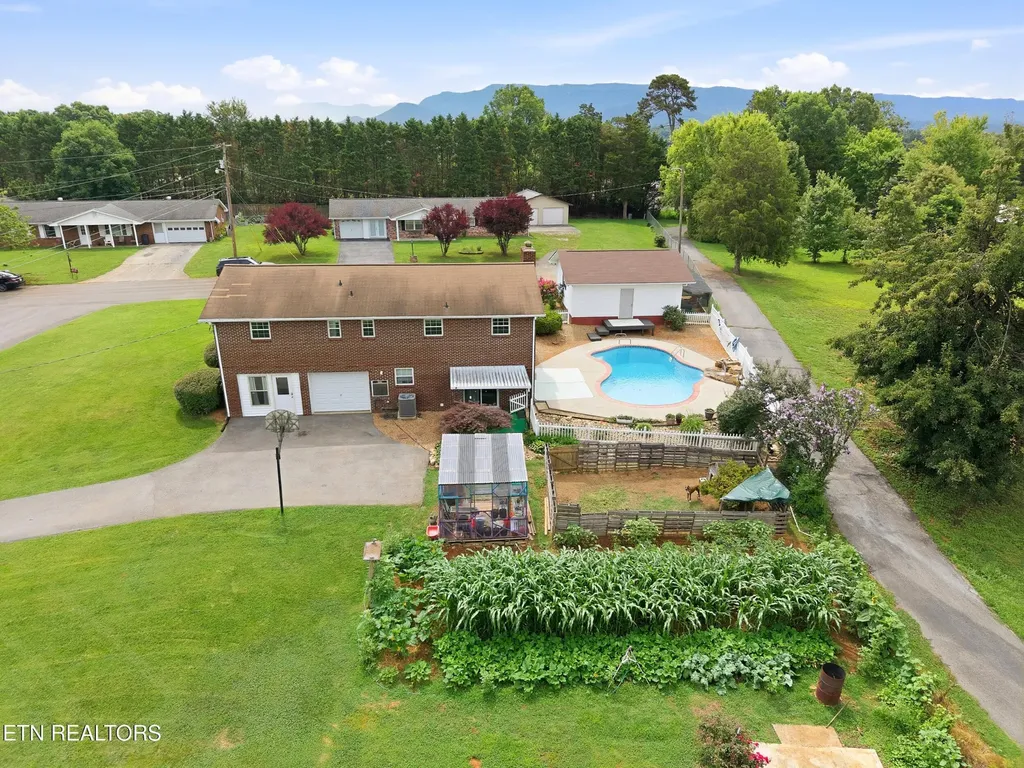 135 Colonial Circle Seymour TN 37865