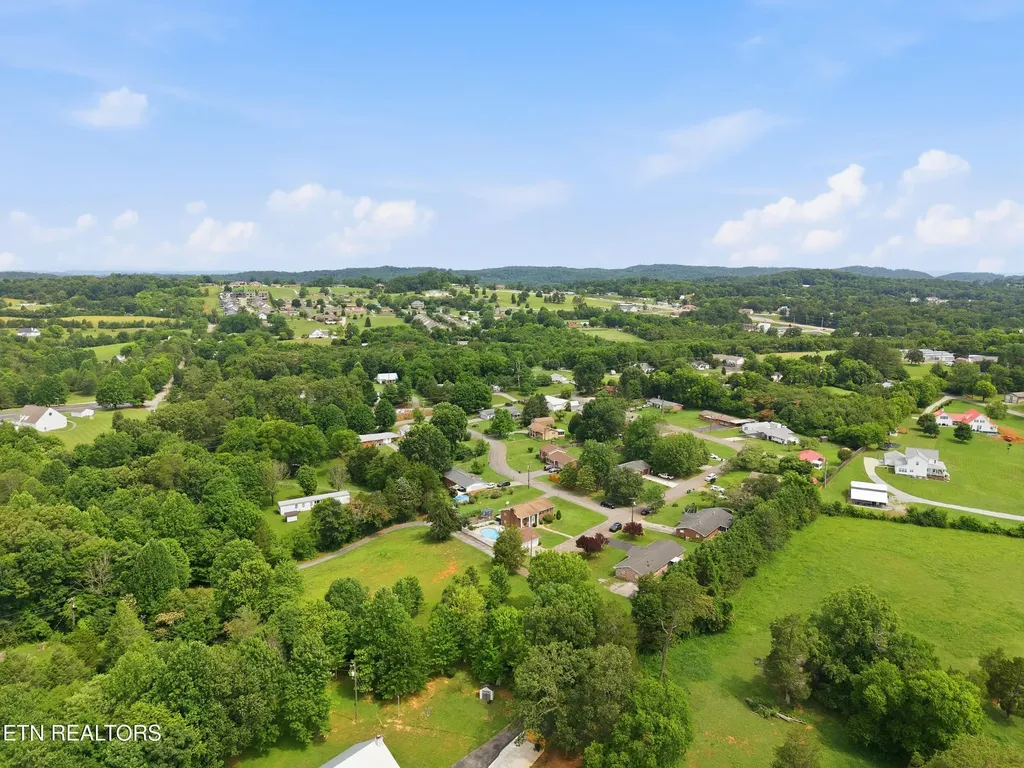 135 Colonial Circle Seymour TN 37865