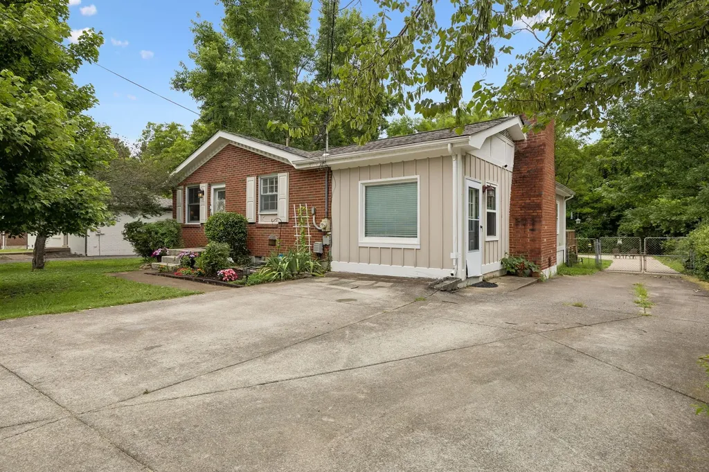 7010 Bonnavent Drive Hermitage TN 37076