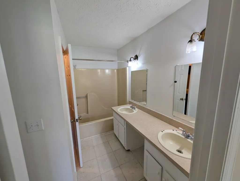102 Post Oak Road Hendersonville TN 37075
