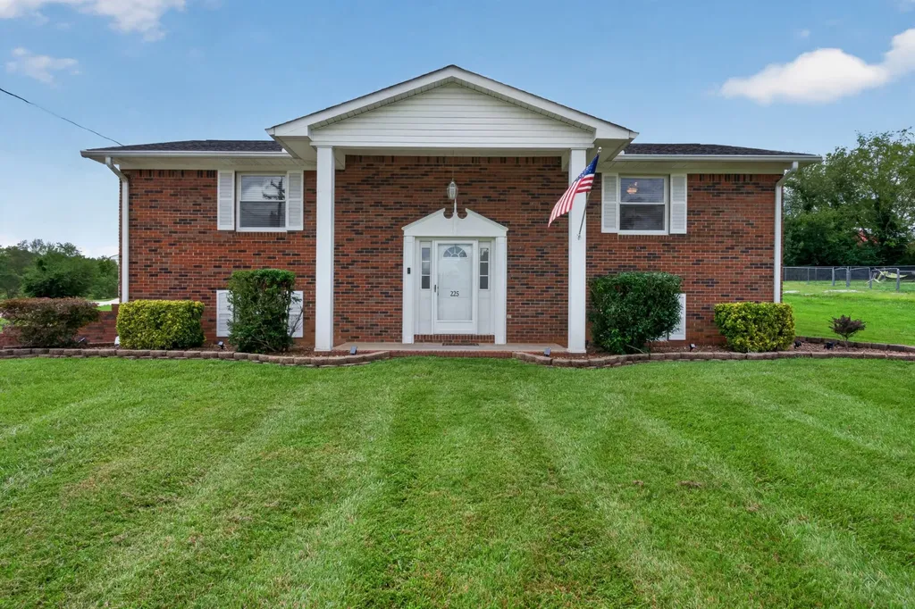 225 Westgate Drive Baxter TN 38544