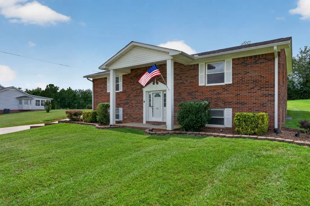 225 Westgate Drive Baxter TN 38544