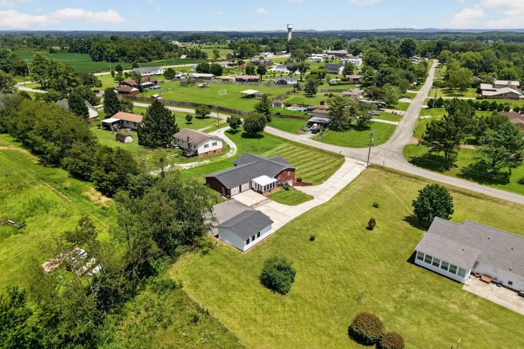 225 Westgate Drive Baxter TN 38544