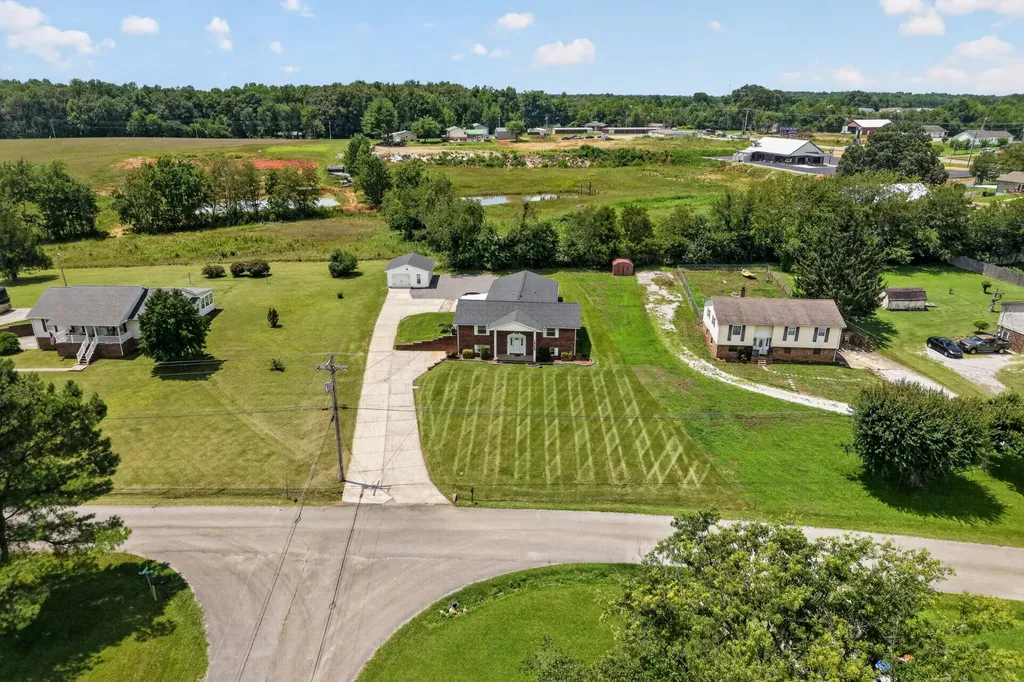 225 Westgate Drive Baxter TN 38544