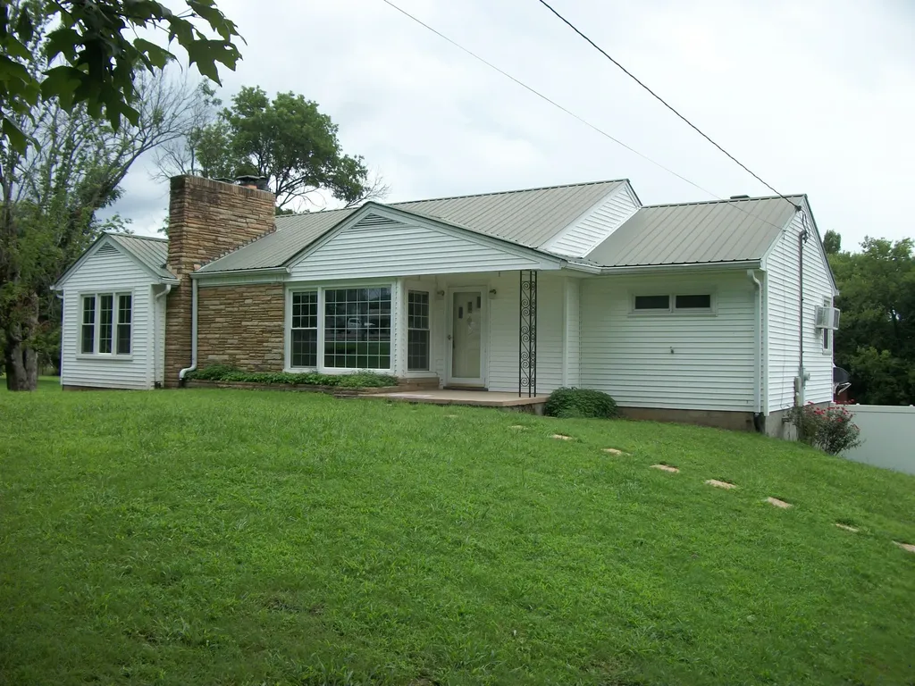325 Murfreesboro Road Woodbury TN 37190