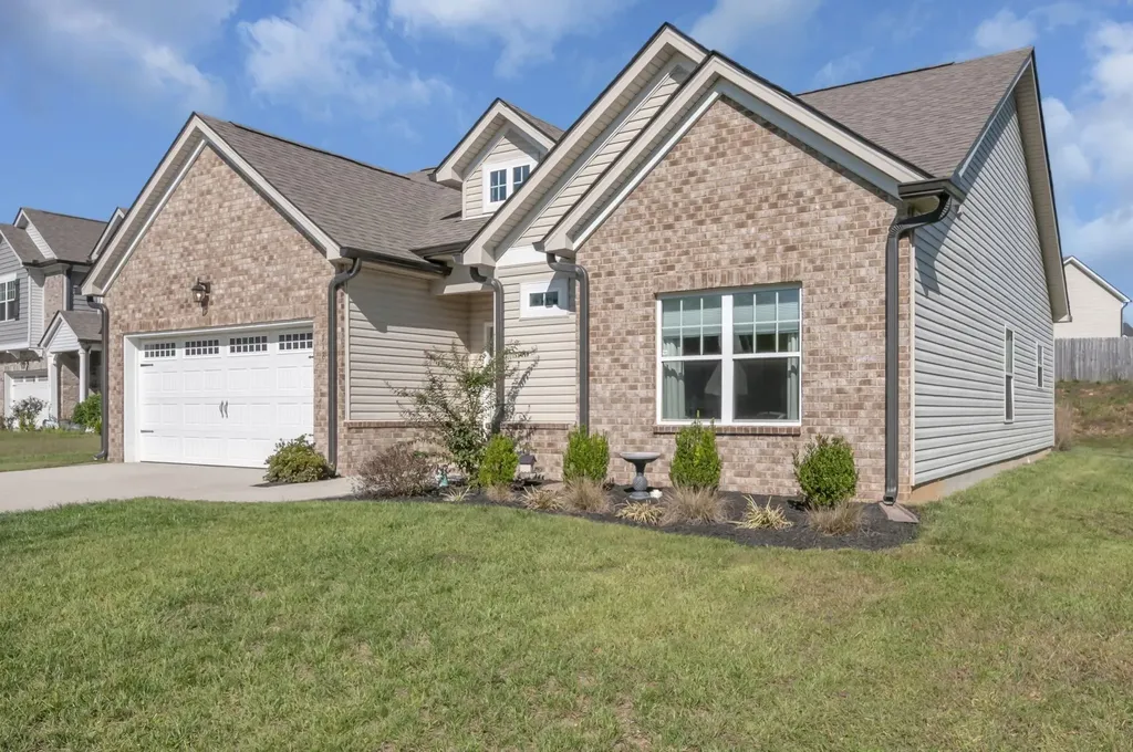 718 Monarchos Bend Burns TN 37029