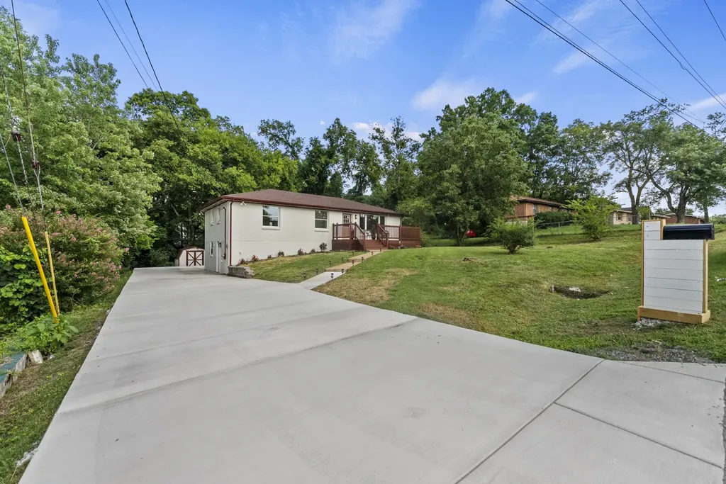 108 Greenlawn Drive Hendersonville TN 37075