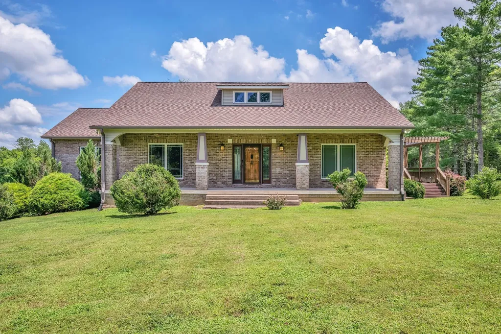 1249 White Road Bon Aqua TN 37025