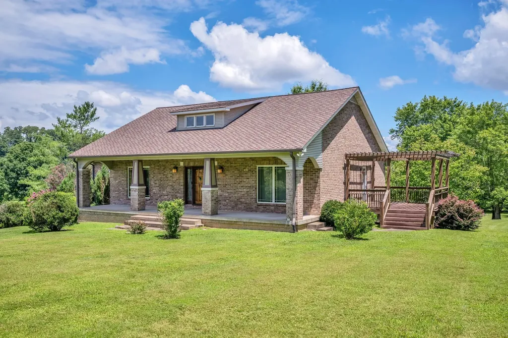 1249 White Road Bon Aqua TN 37025