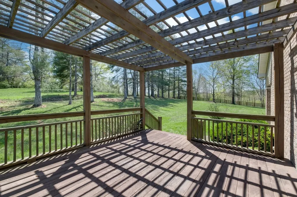 1249 White Road Bon Aqua TN 37025