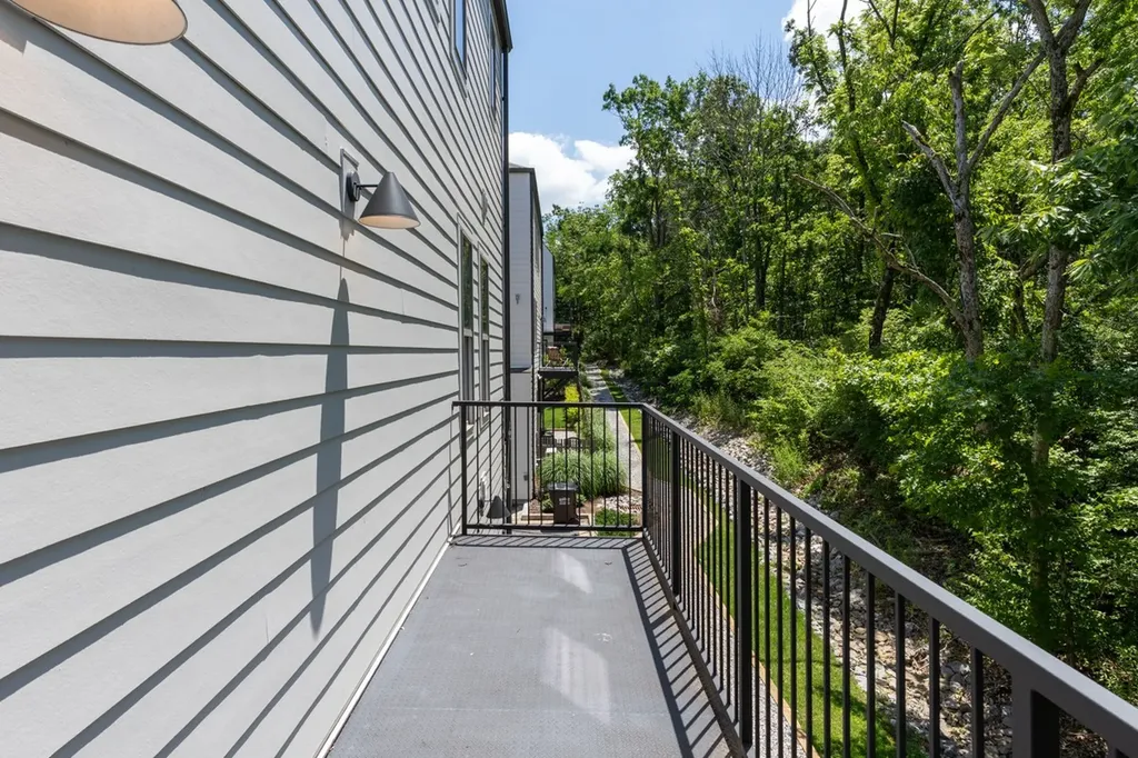 344 East Village Lane Nashville TN 37216