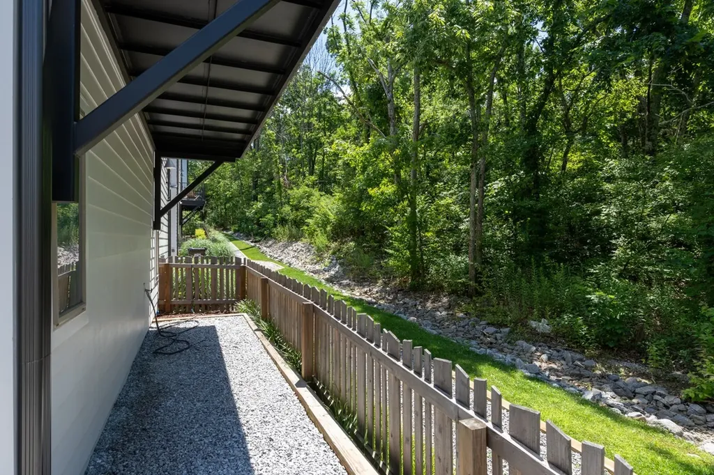 344 East Village Lane Nashville TN 37216