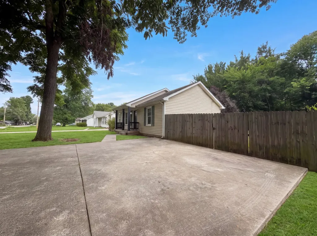 225 Tobacco Road Clarksville TN 37042