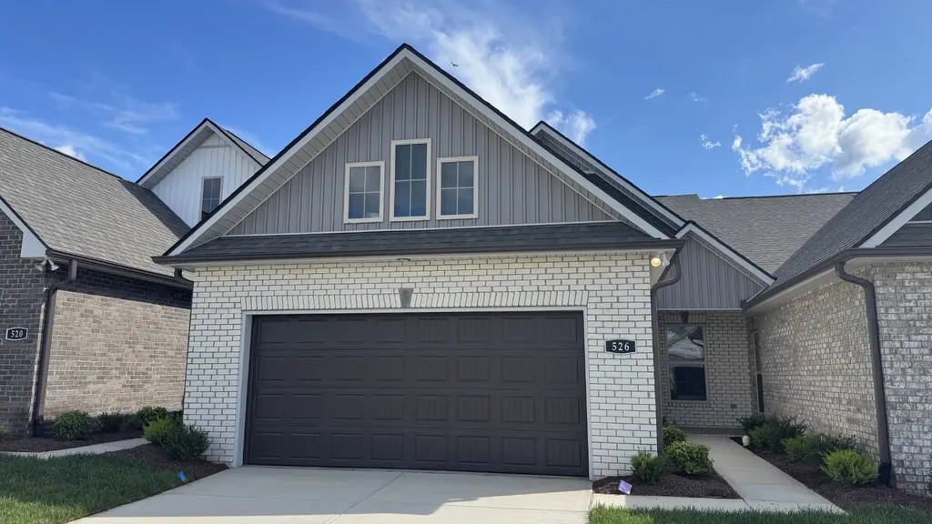 526 W Foxrun Springfield TN 37172