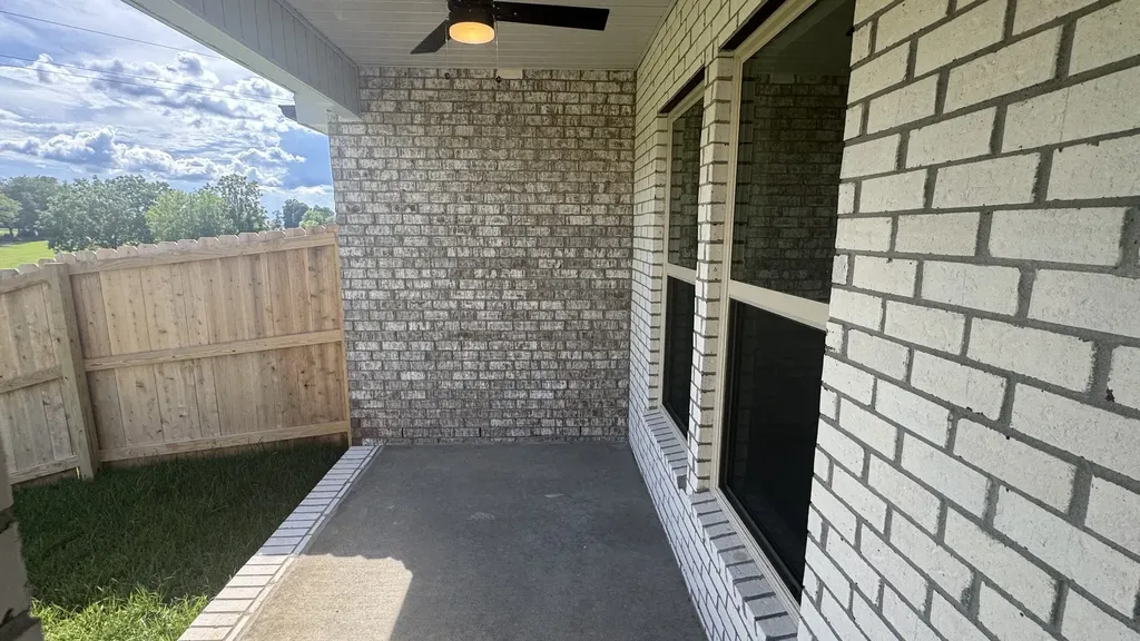 526 W Foxrun Springfield TN 37172