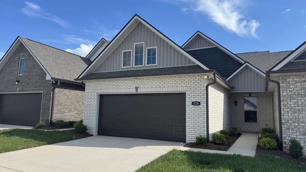 526 W Foxrun Springfield TN 37172