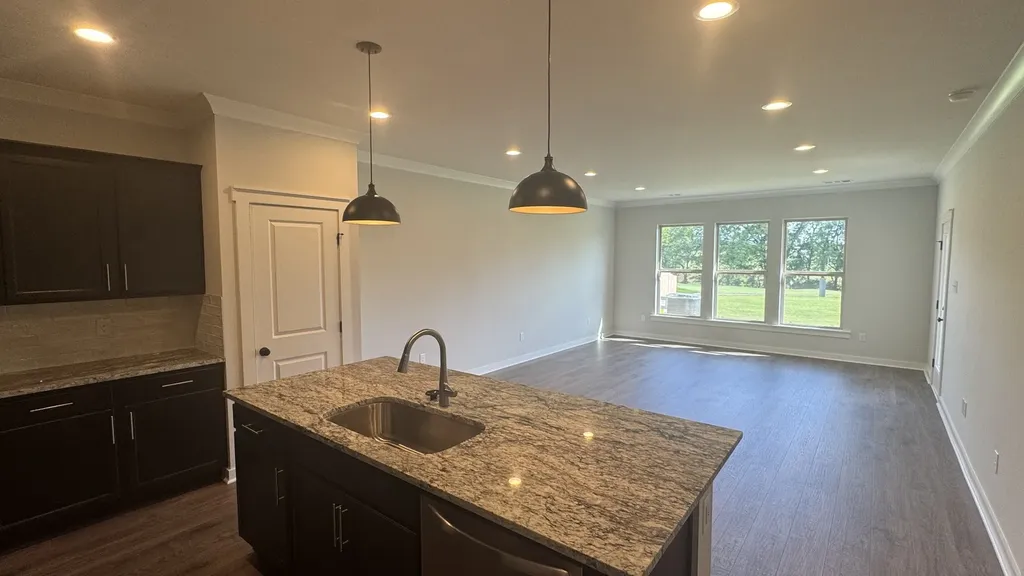 526 W Foxrun Springfield TN 37172