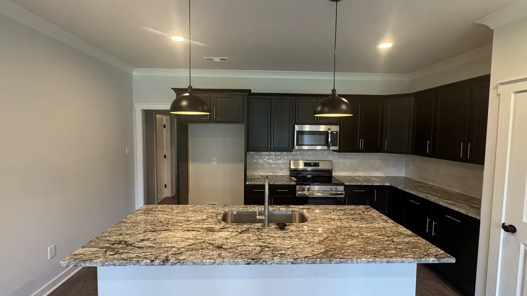 526 W Foxrun Springfield TN 37172