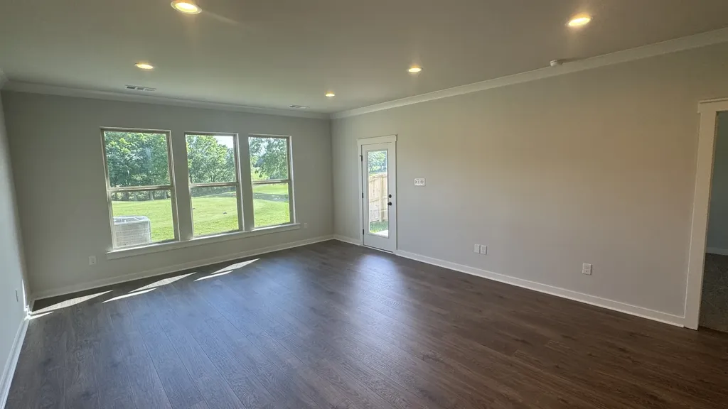 526 W Foxrun Springfield TN 37172