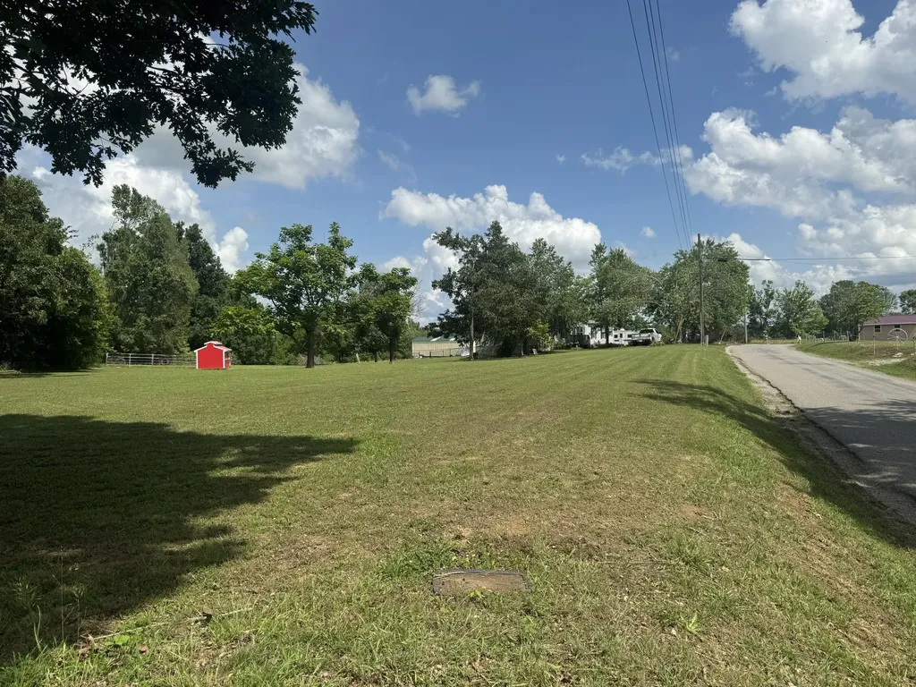 9663 Old Hillsboro Road Bon Aqua TN 37025