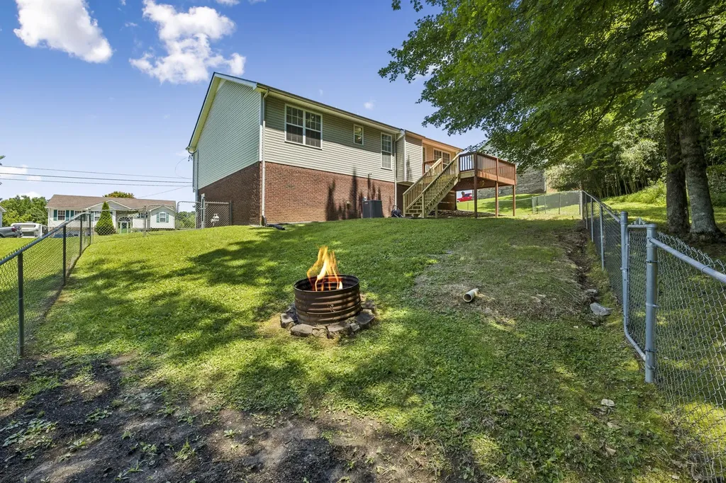 827 Sugarcane Way Clarksville TN 37040