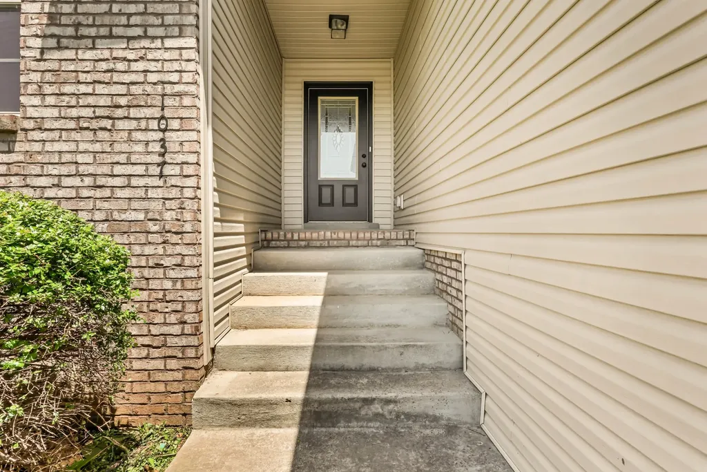 1037 Charles Thomas Drive Clarksville TN 37042