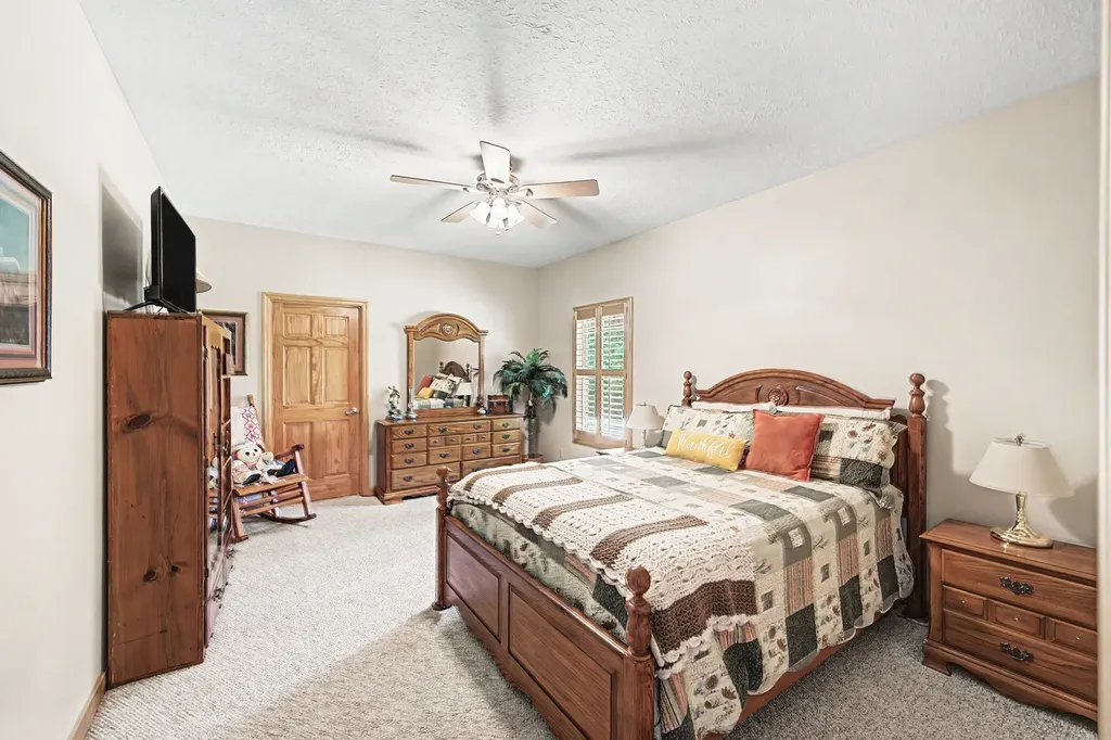 1615 Highway 230 Waverly TN 37185