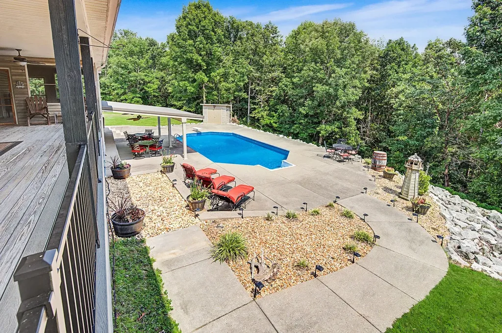1615 Highway 230 Waverly TN 37185