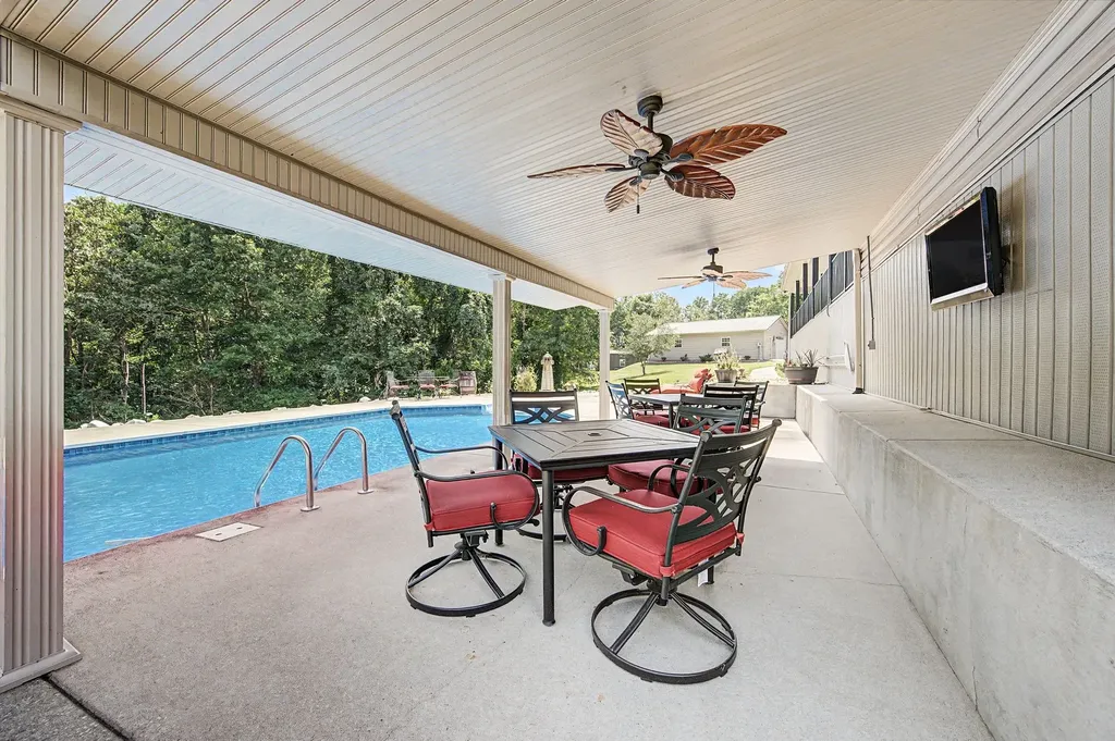 1615 Highway 230 Waverly TN 37185