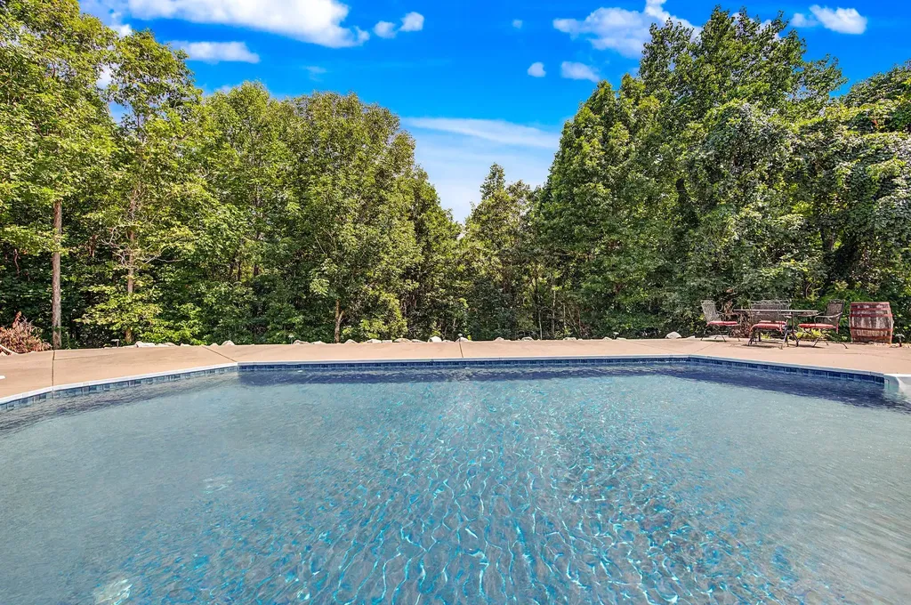 1615 Highway 230 Waverly TN 37185