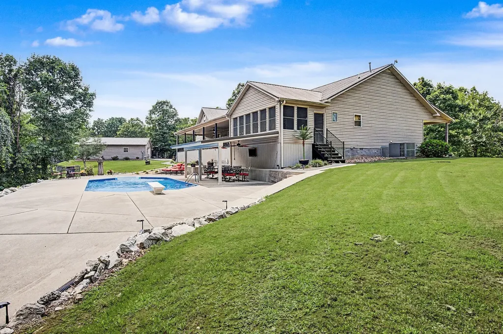 1615 Highway 230 Waverly TN 37185