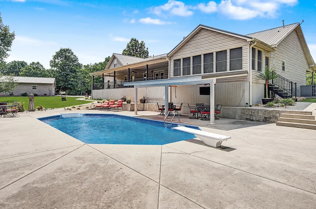 1615 Highway 230 Waverly TN 37185