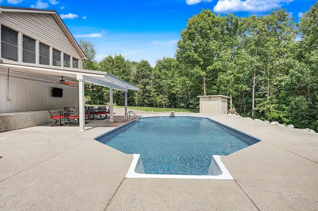 1615 Highway 230 Waverly TN 37185