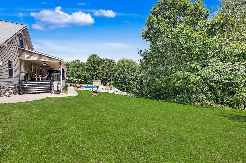 1615 Highway 230 Waverly TN 37185