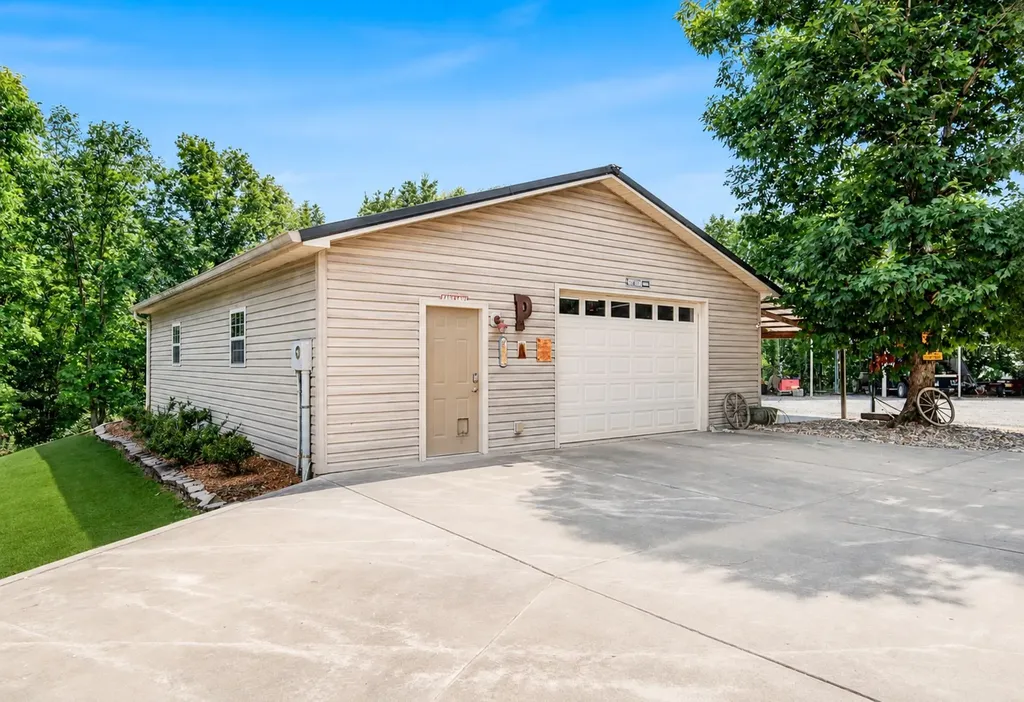 1615 Highway 230 Waverly TN 37185
