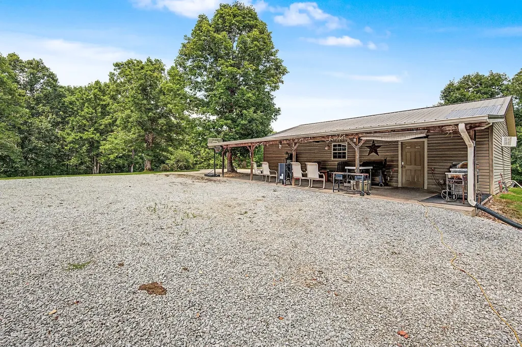 1615 Highway 230 Waverly TN 37185