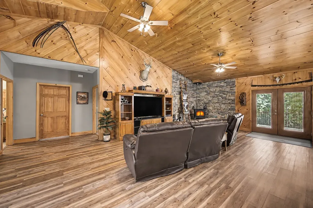 1615 Highway 230 Waverly TN 37185