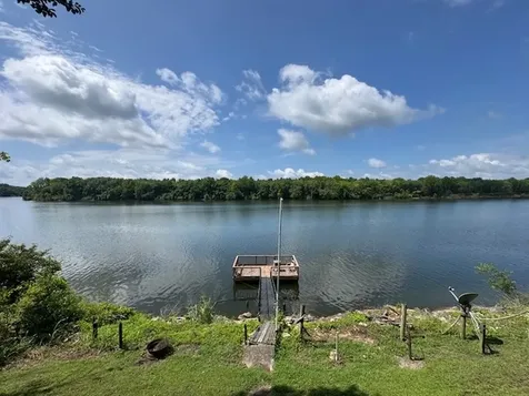 198 Beechview Drive Clifton TN 38425
