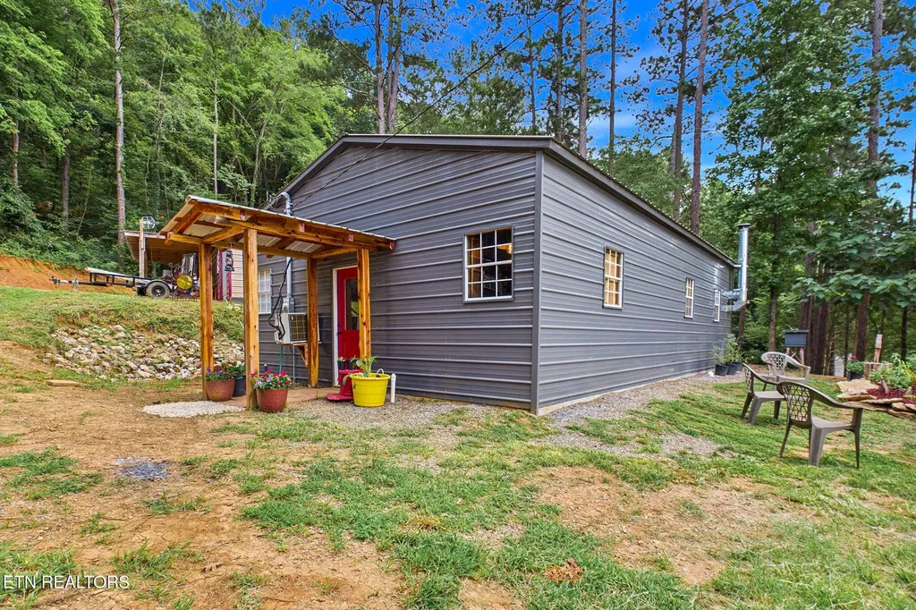 365 County Road 38 Riceville TN 37370