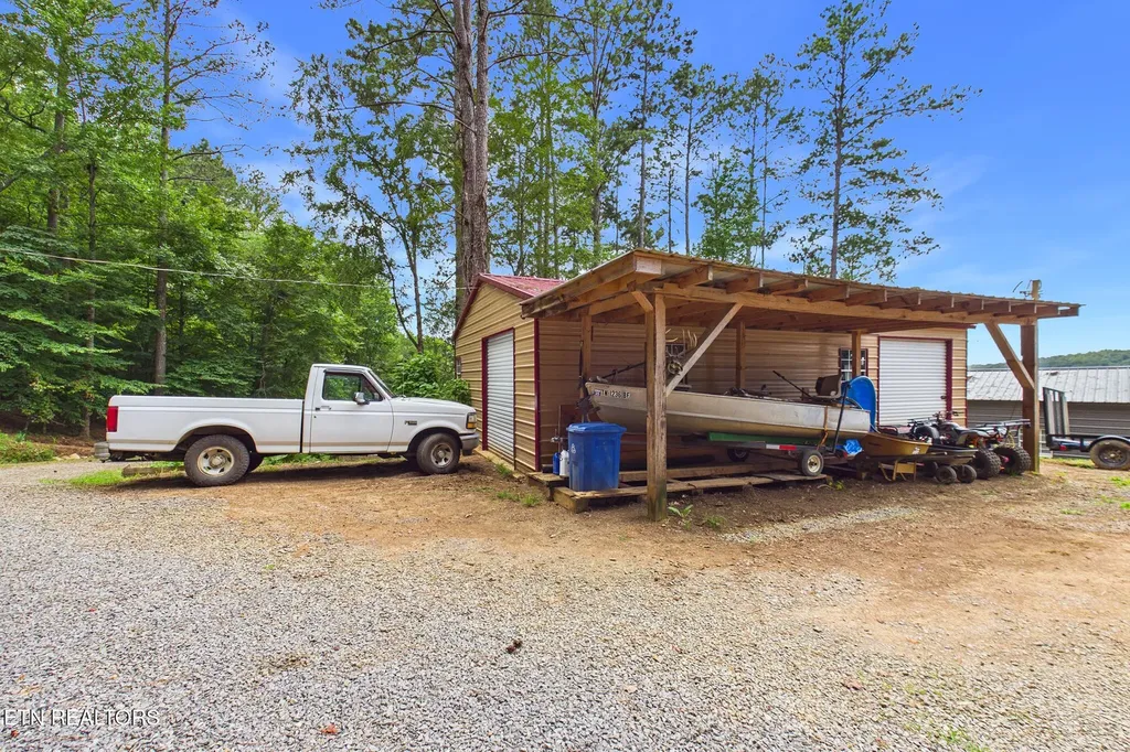 365 County Road 38 Riceville TN 37370