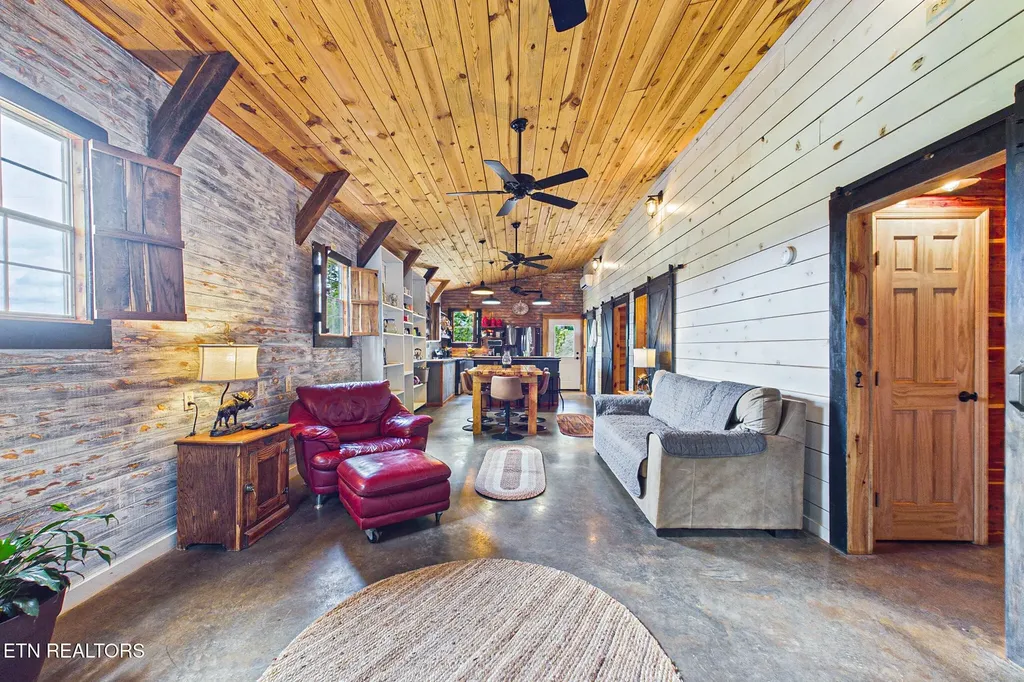 365 County Road 38 Riceville TN 37370