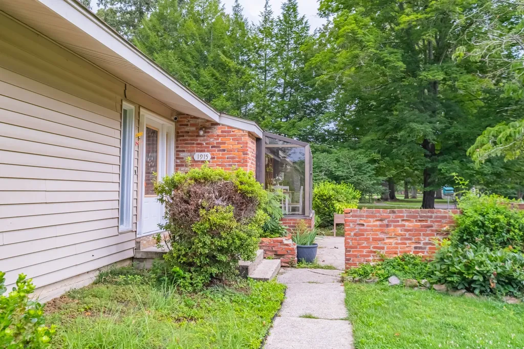 1915 Country Club Drive Tullahoma TN 37388