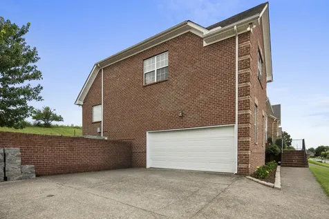104 N Shadowhaven Way Hendersonville TN 37075